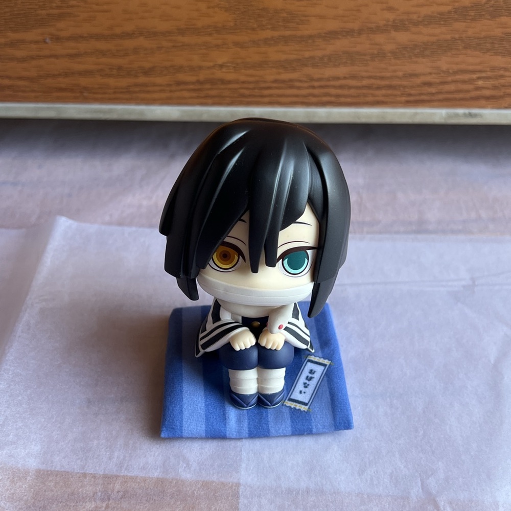 Demon Slayer: Kimetsu no Yaiba - Obanai Iguro Look Up Figure